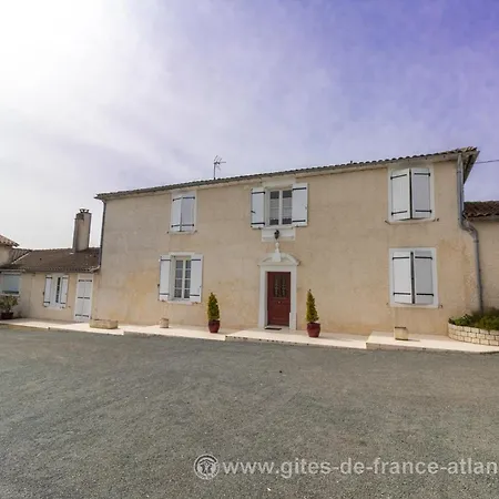 Ferme De Chez Piché 17g7204 Couette-café Chérac